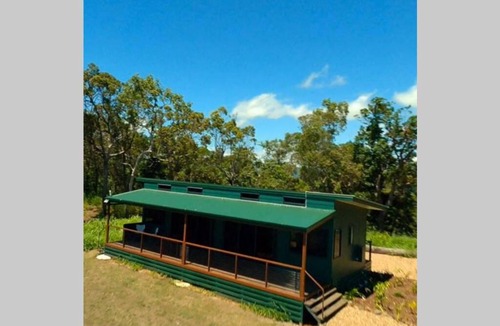 Woodwark House | Ridge Cabin - Stunning Views - 5km From Neighbours
