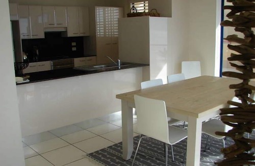 Blue Bay Apartment | Ripples on ocean at Blue Bay, Central Coast NSW Australia