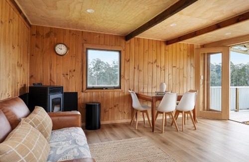 Jackeys Marsh Ski Chalet | Rivendell Cottage - Off Grid cabin