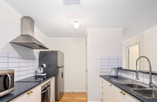 Seymour House | River Dais Summary: L