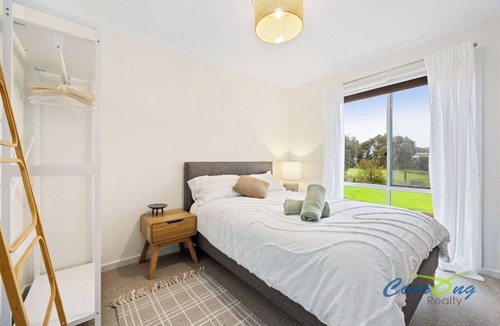 Seymour House | River Dais Summary: L