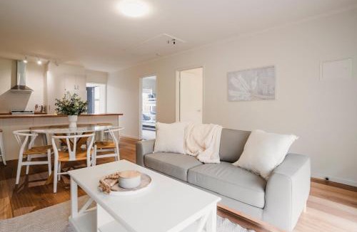 Ocean Grove House | River Grove Retreat Pet Friendly Close to River and Cafes