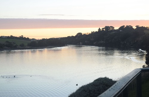 Warrnambool House | River Lodge, Large house on the Hopkins River