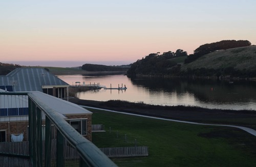 Warrnambool House | River Lodge, Large house on the Hopkins River