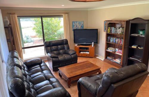 Wooroloo House | River Run at fettlers crossing