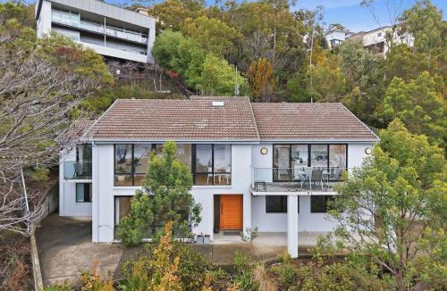 Sandy Bay House | River Views on Edith Ave