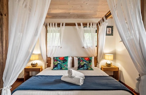 Margaret River Villa | Riveresque - Spa Bath - Forest Views