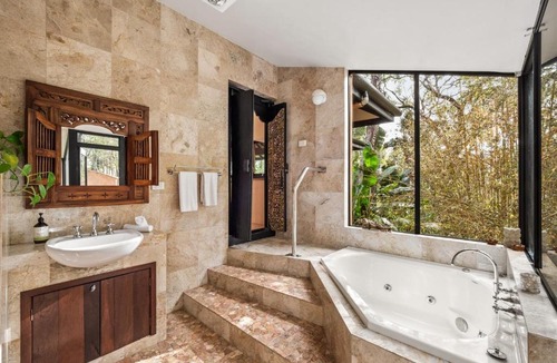 Margaret River Villa | Riveresque - Spa Bath - Forest Views