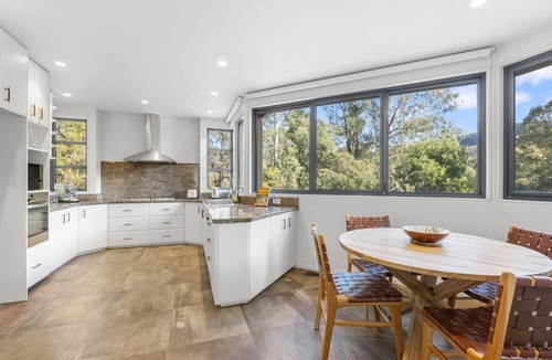 Merrijig House | Riverfront Alpine Retreat - Mt Buller Gateway - Sleeps 10