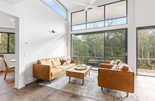 Merrijig House | Riverfront Alpine Retreat - Mt Buller Gateway - Sleeps 10