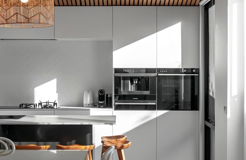 Barwon Heads House | Riverhaus Luxe Barwon Heads Retreat with Fireplace