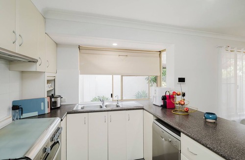 Shelley House | Riverside 4BR Retreat Shelley|Sleep8|Near Curtin| Min walks to river|CBD|Airport
