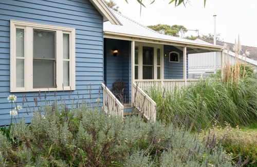 Barwon Heads House | Riverside Charm - Sleeps 8!
