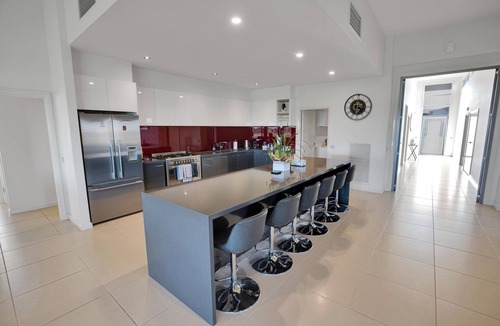 Eastwood House | Riverside Haven: Elevated views of the Mitchell River and Clifton Creek