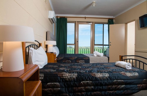 Seymour Hotel | Riverside Hotel Motel