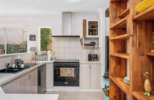 Wilson House | Riverside Retreat Near Curtin Uni & Lo Quay Café