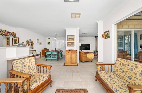 Wilson House | Riverside Retreat Near Curtin Uni & Lo Quay Café