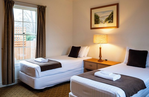 Ross Hotel | Riverview at Ross
