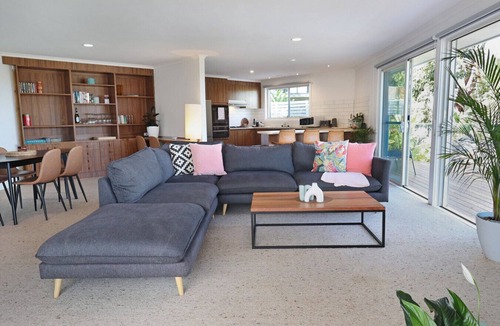 Ocean Grove House | Riverview Retreat - Sleeps 8 - Pool & Pet Friendly (499543)