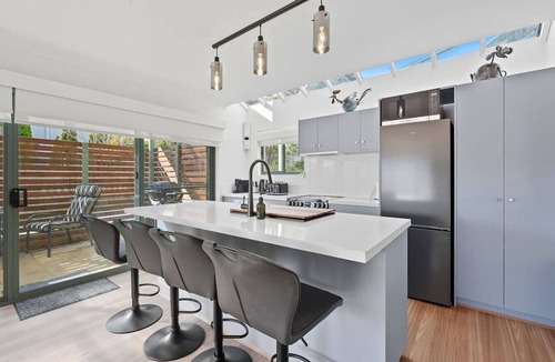 Lindisfarne House | Riverview Townhouse Retreat