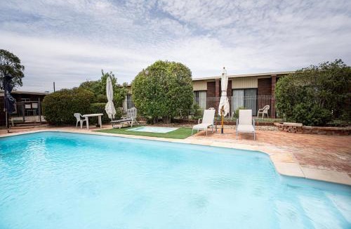Deniliquin Hotel | Riviana Motel