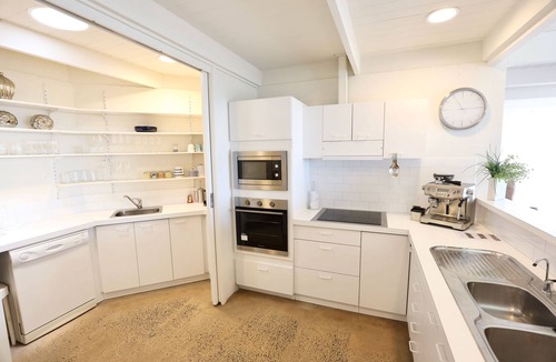 Waterhouse House | 'Robe On The Beach' - Large, sprawling beachfront holiday home in Robe.