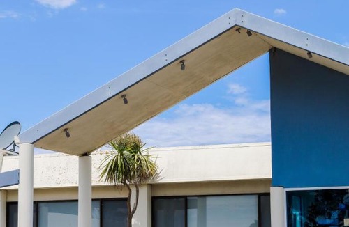 Waterhouse Hotel | Robetown Motel