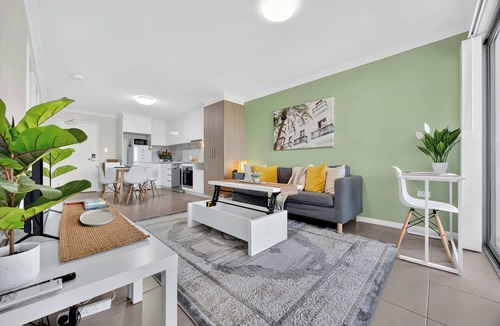 Rockingham Apartment | Rockingham Apartment 2BR, Balcony, Free Parking!
