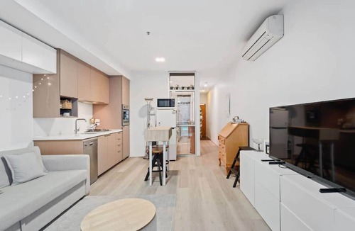 Fitzroy North Apartment | Roi Apartments - Central Fitzroy Apt with parking