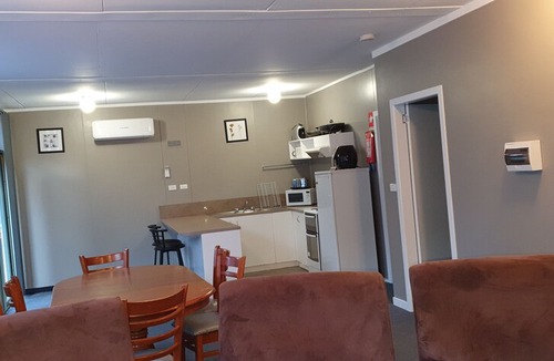 Claude Road House | Roland B&B