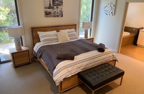 Blairgowrie Villa | Romantic Escape for Two 'Villa Biarritz Spa & Sauna in Blairgowrie