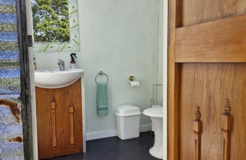 Bangor House | Romantic Retreat Pod by Historic Church on Wine Route