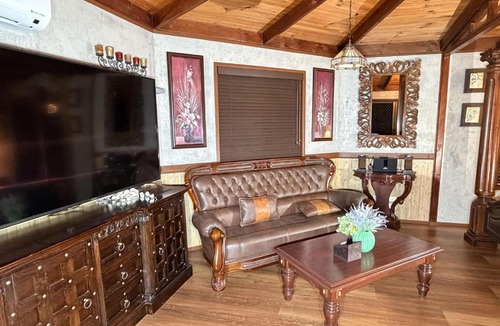 Mudgeeraba Villa | Romantic Spa Retreat Private Sauna & Hot Tub