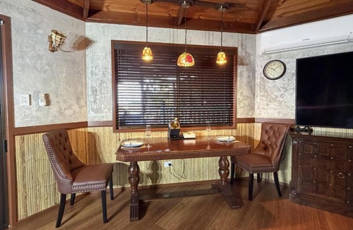 Mudgeeraba Villa | Romantic Spa Retreat Private Sauna & Hot Tub