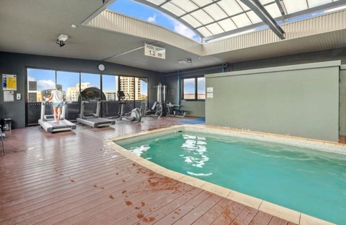 East Perth Apartment | Rooftop Apartment w Cocktail Bar Balcony & Pool