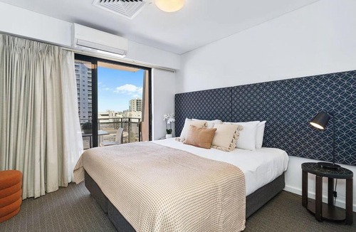 East Perth Apartment | Rooftop Apartment w Cocktail Bar Balcony & Pool