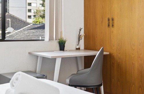 Carlton House | ROOM ONLY Double Room - 7-Min Walk to Carlton Station