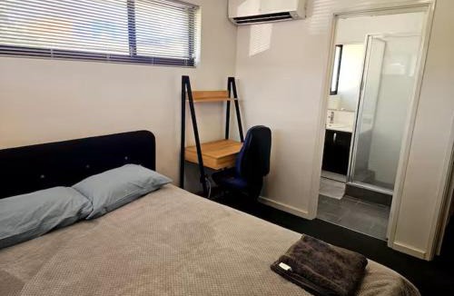 Bedford House | Rooms in Quiet House in Bedford