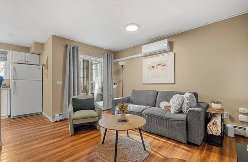 Victoria Park Condo | Roomy 3-Bed Downtown, AC, Heated Underground Parking, Near Saddledome & Stampede