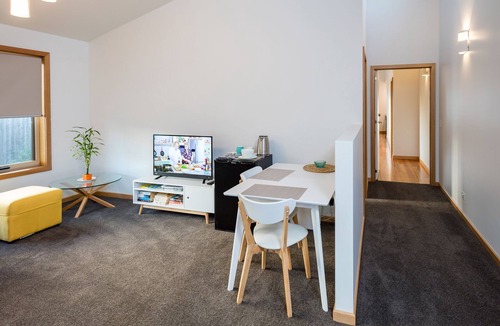 Railton House | Roomy modern 3-bedroom home