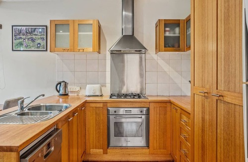 New Town Cottage | Roope Cottage-Location, Free WiFi & Parking