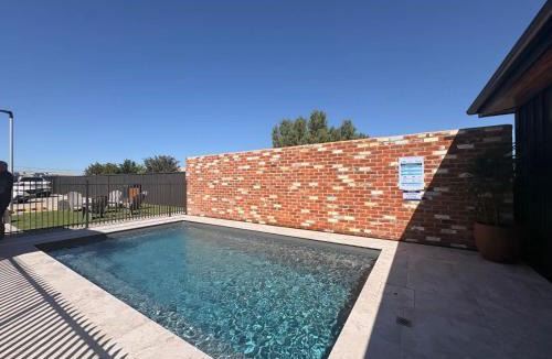 Dubbo Apartment | Ropa Premium Suite - Luxe Stay in Dubbo