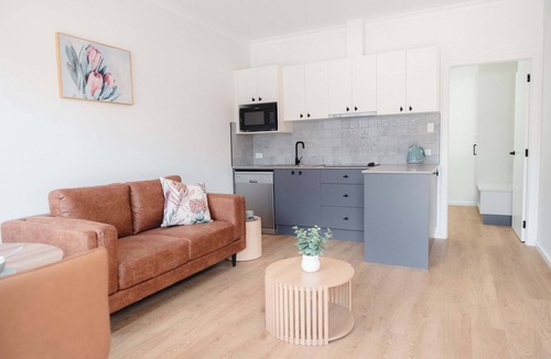 Dubbo Apartment | Ropa Standard Queen Suite - Luxe Stay in Dubbo