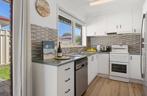 Tootgarook House | Rose By The Bay - A fabulous house to relax and retreat anytime .