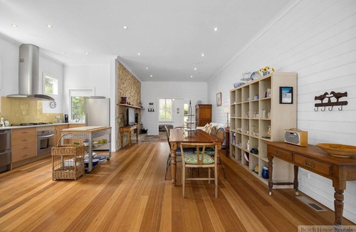 Sorrento House | ROSE COTTAGE SORRENTO | WALK TO BEACH & VILLAGE | FAMILY & COUPLES ESCAPE