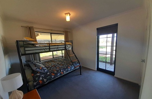 Williams House | Rose Creek Farm Stay in Williams! Pet friendly Farm Stay !