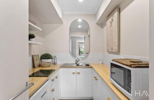 East Launceston House | Rose Gold Hideaway