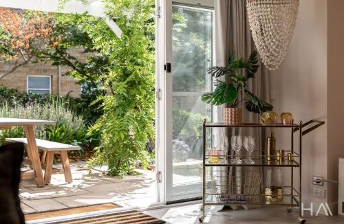 East Launceston House | Rose Gold Hideaway