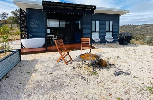Grattai House | 'Rose Quartz' Cabin in Mudgee at Kundalini Lodge