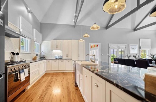 Bathurst House | Roseberne Cottage, Luxury in the CBD!